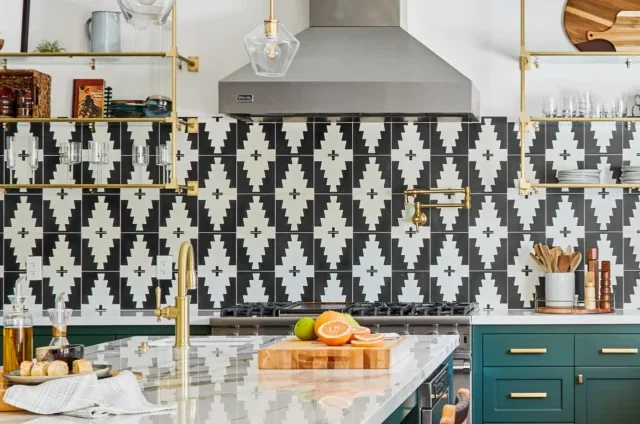 cletilecementsquarenewwestpatternnineblackwhiteinstallkitchenislandbacksplashdesignmandychengdesignphotohellosaratrampinteriorsv2cropped-1673323225363 (1)