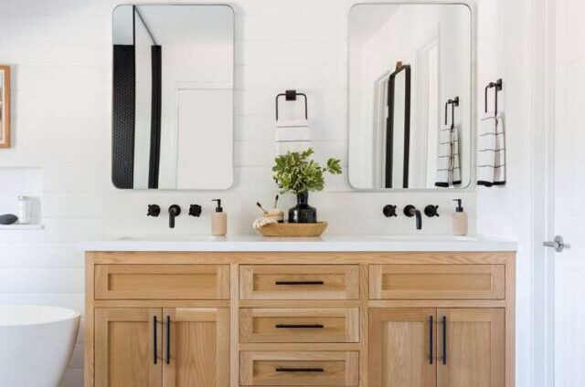 ornate-rug_Chelius-House-of-Design_bathroom-decor-444118dfce244825ada2483c03cfc7e0